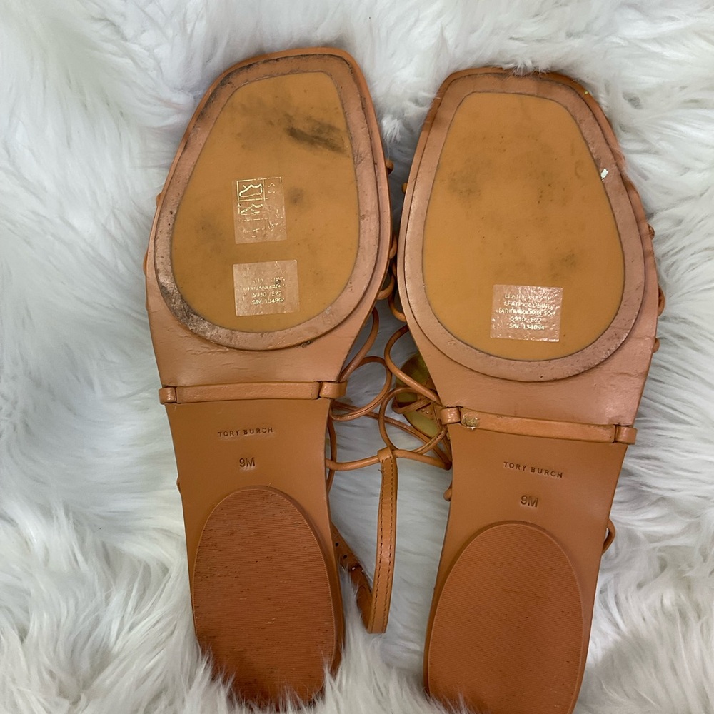 Tory Burch Camel Leather Knotted Disk Embellished Strappy Flat Sandals Size 9 - Picture 6 of 10